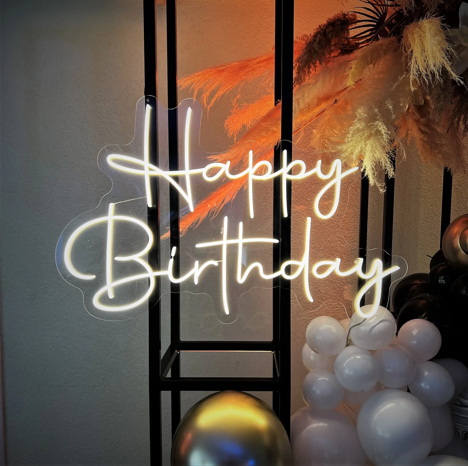 Neona LED uzraksts Happy Birthday GA29 — noma Liepājā