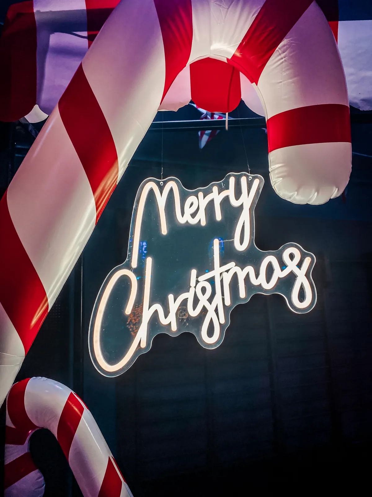 Neona LED uzraksts "Merry Christmas" GA35 — noma Liepājā