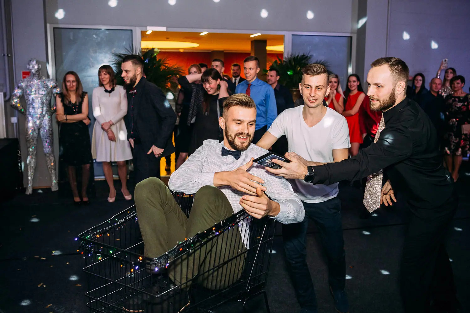 Pozitīvo emociju Nakts Izpārdošana